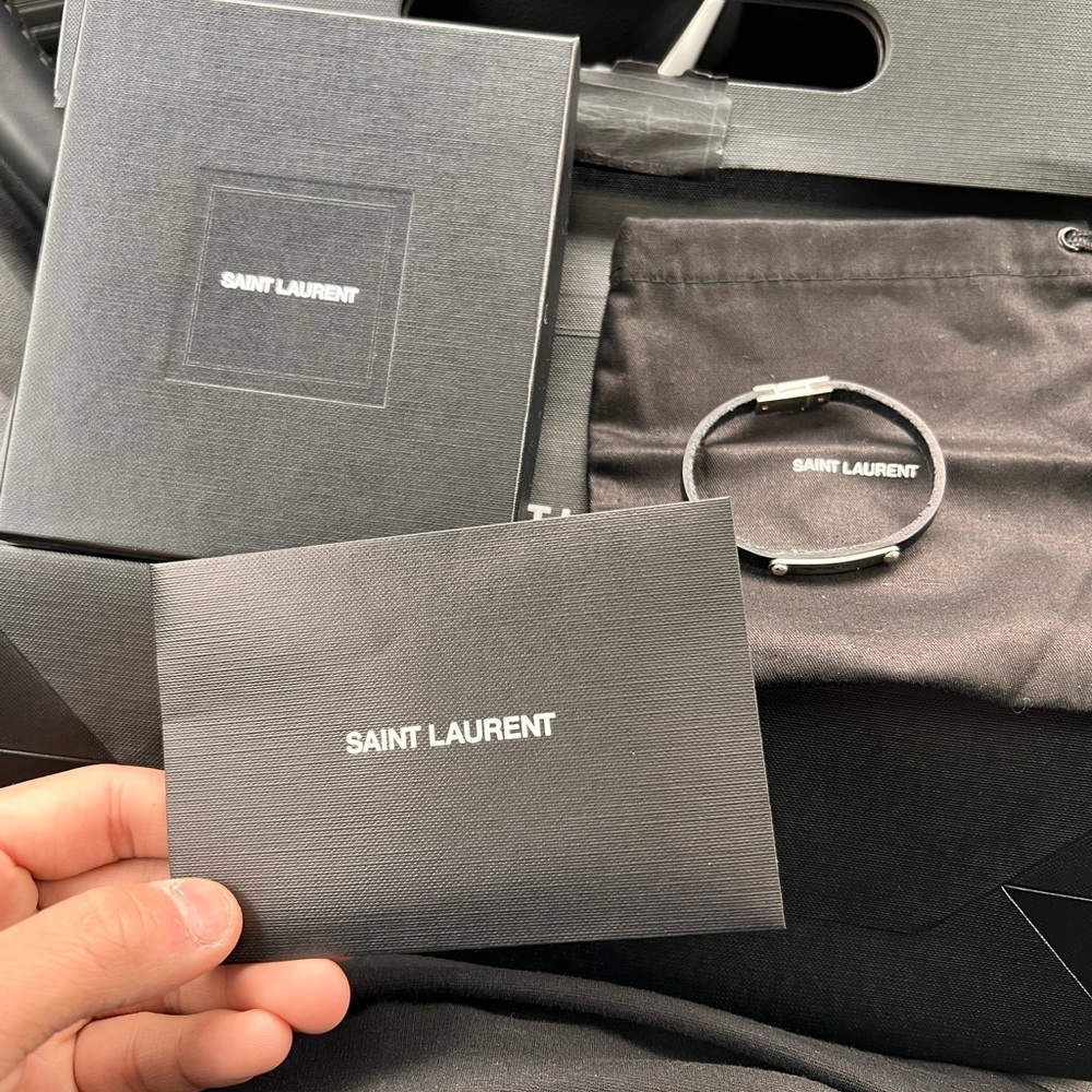 BRACELET WITH A SAINT LAURENT-ENGRAVED PLAQUE AND MAGNETIC FASTENING.